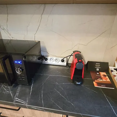 Happy - Modern With Private Underground Parking Apartment *