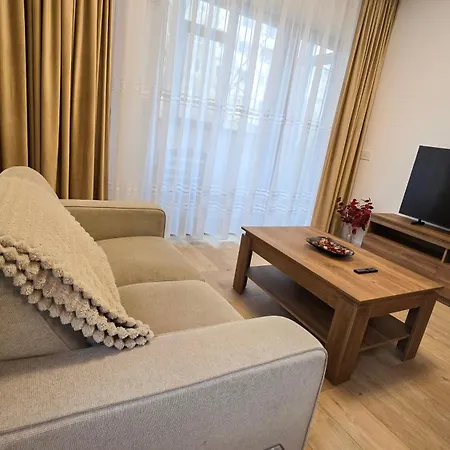 Happy - Modern With Private Underground Parking Apartment