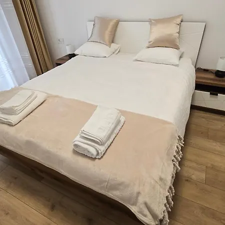 Happy - Modern With Private Underground Parking