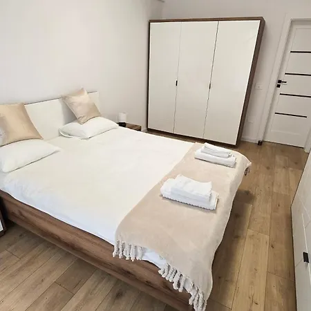 Apartment Happy - Modern With Private Underground Parking Craiova