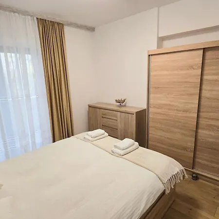 Happy - Modern With Private Underground Parking Apartment