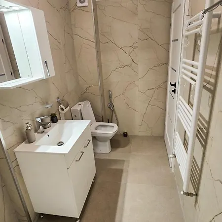 Happy - Modern With Private Underground Parking Craiova