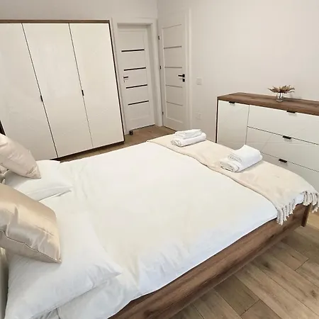 Happy - Modern With Private Underground Parking