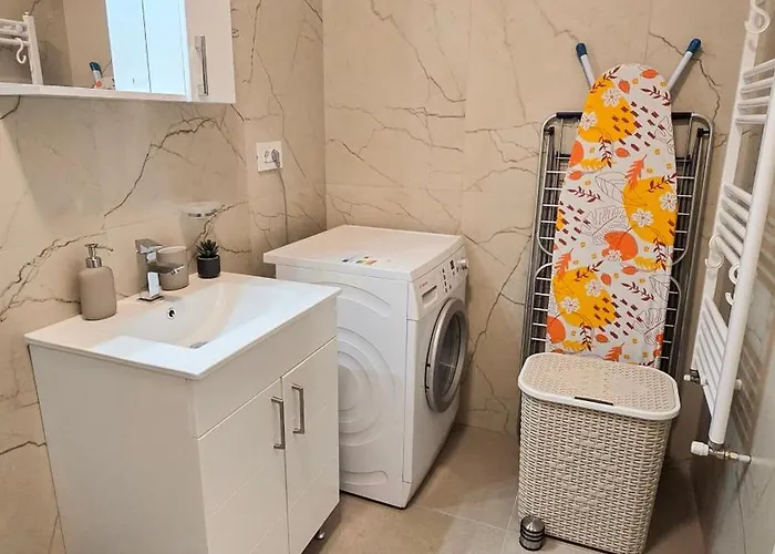 Happy - Modern With Private Underground Parking * 克拉奥华