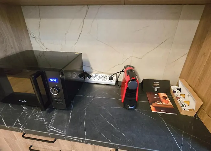 Happy - Modern With Private Underground Parking 公寓 *