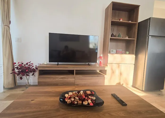 Happy - Modern With Private Underground Parking